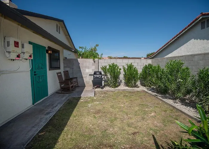 Cozy 1-bedroom Getaway With The Essentials Holiday home *
